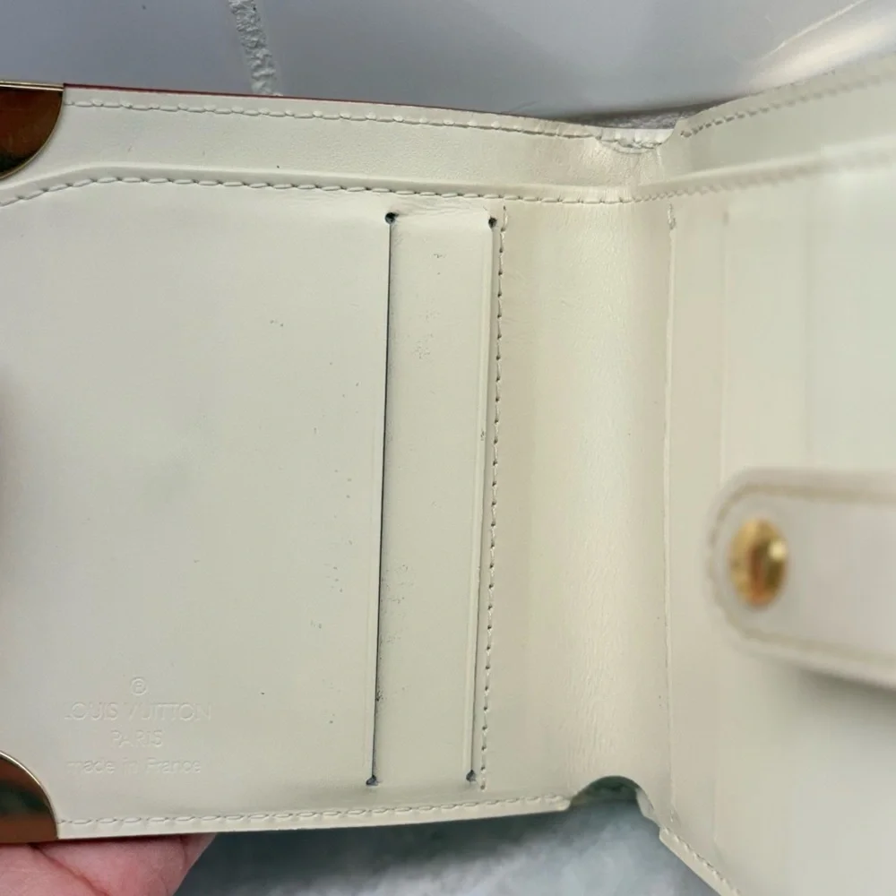 LOUIS VUITTON Unisex Suhali Goatskin Leather Compact Zip Bifold Wallet Ivory